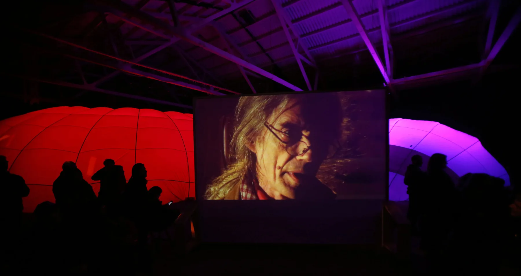Colour projections on the igloo at REC.05 in Igualada